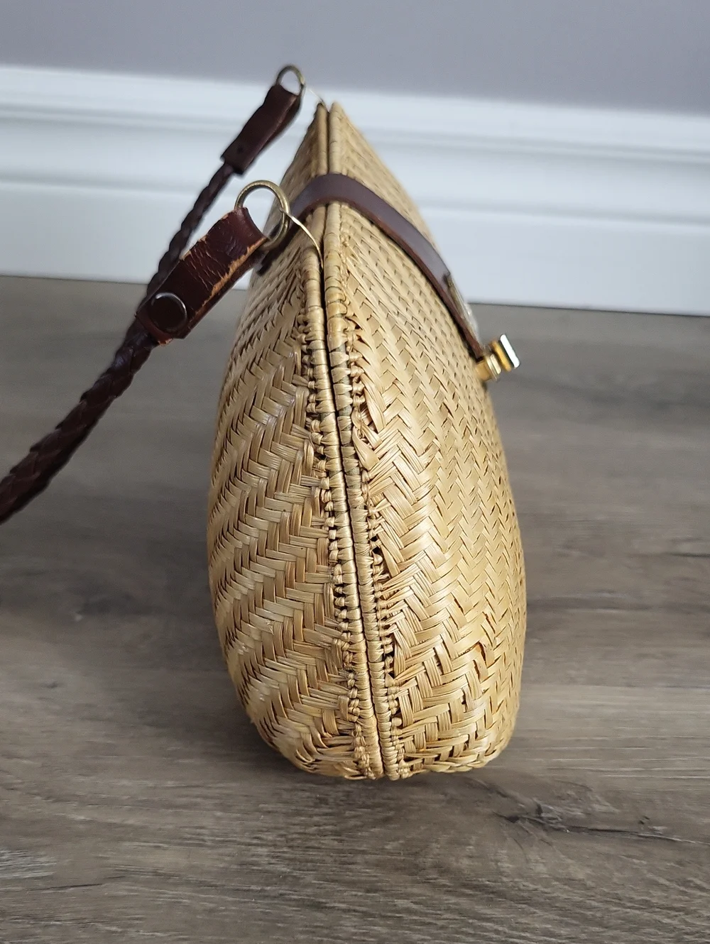 Vintage Woven Straw Rattan shoulder Bag with Leather Trim & Statement Clasp - Picture 9 of 16
